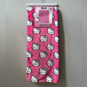Hello Kitty Blanket NWT
Offers are accepted!